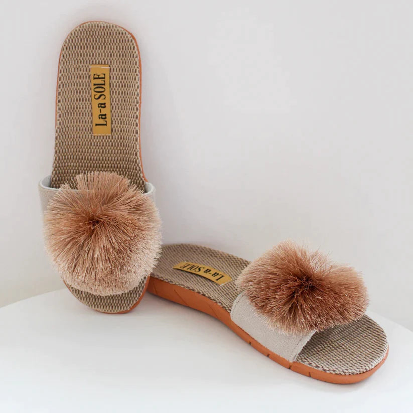 La-a Sole Pom Pom Slides